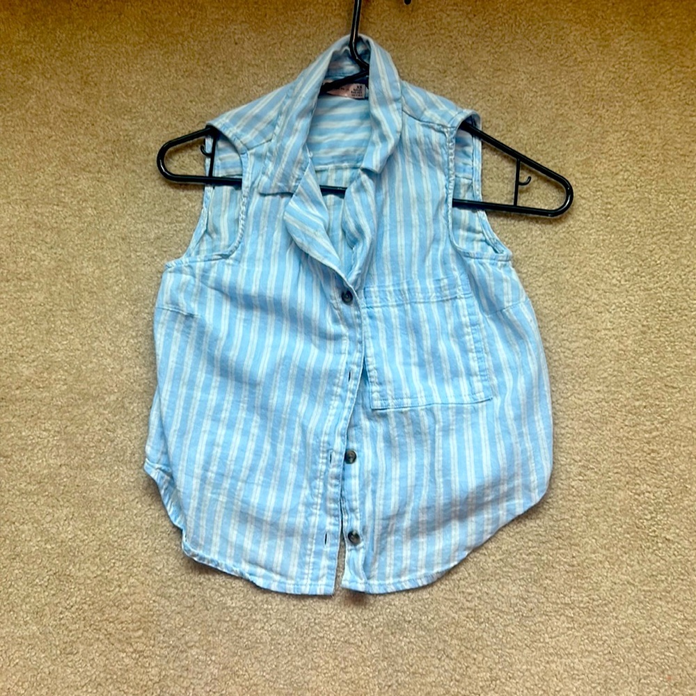 Blue, Button-front shirt in good condition